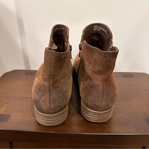 Tara M. Hope suede brown ankle boots - Picture 6 of 12